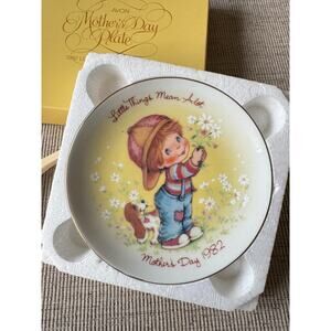 Avon Mothers Day Plate 1982 Little Things Mean A Lot w Stand